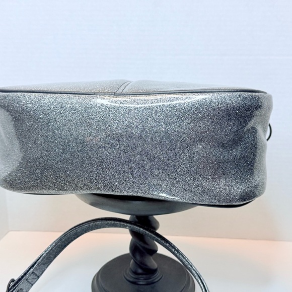 Double K Moxie Purse Dark Silver Glitter Vinyl Wavy Pleats Gunmetal Chrome - Picture 8 of 16